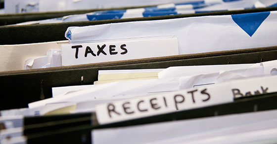 Should I keep all my 2022 tax documents?  Find out what to keep & what to throw away.